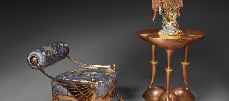 “Folie végétale” pedestal table on display